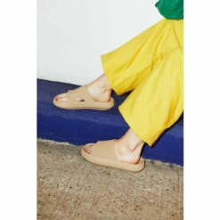Schuh Taye Natural Sliders -Schuh Shop unnamed file 88